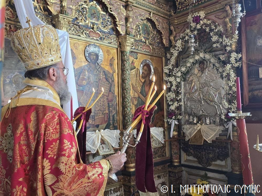 Στην πανηγυρίζουσα Ενορία Αγίου Δημητρίου Σύμης ο Μητροπολίτης Χρυσόστομος