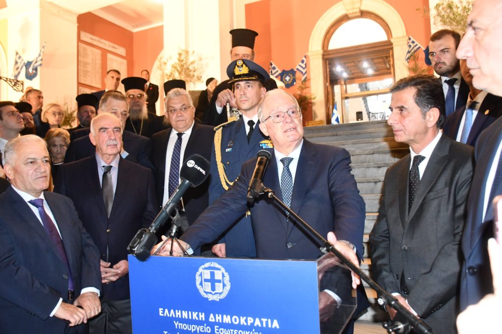 Ο Πρόεδρος της Δημοκρατίας εγκαινίασε τη διπλή Έκθεση “ΖΩΝΤΑΝΕΥΟΝΤΑΣ ΤΗΝ ΙΣΤΟΡΙΑ” στο Διοικητήριο Θεσσαλονίκης