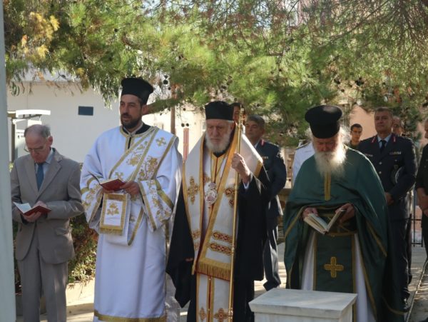 Ο Μητροπολίτης Σύρου τίμησε σήμερα τους 8.000 θανόντες από την πείνα κατά την Κατοχή Ερμουπολίτες