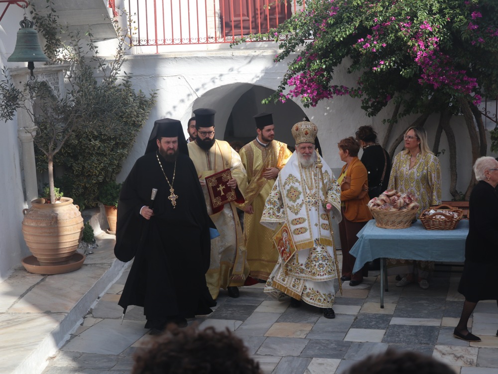 Θεία Λειτουργία στο Παρεκκλήσιο των Οσίων Πατέρων εντός της Ι.Μ Παναγίας Τουρλιανής Άνω Μεράς Μυκόνου