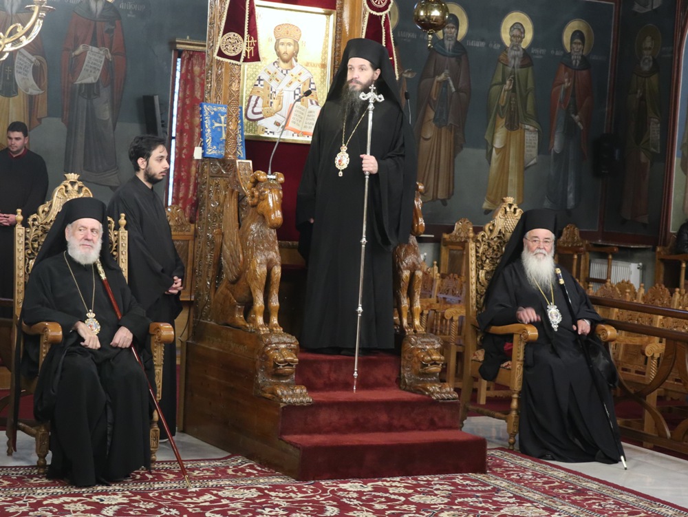 Ο Μητροπολίτης Σύρου ευχήθηκε στον εορτάζοντα Μητροπολίτη Εδέσσης Ιωηλ