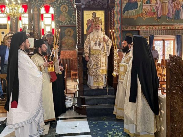 Ο Μητροπολίτης Καλαβρύτων στον Ενοριακό Ι. Ναό Μεταμορφώσεως του Σωτήρος Κιάτου (ΦΩΤΟ)