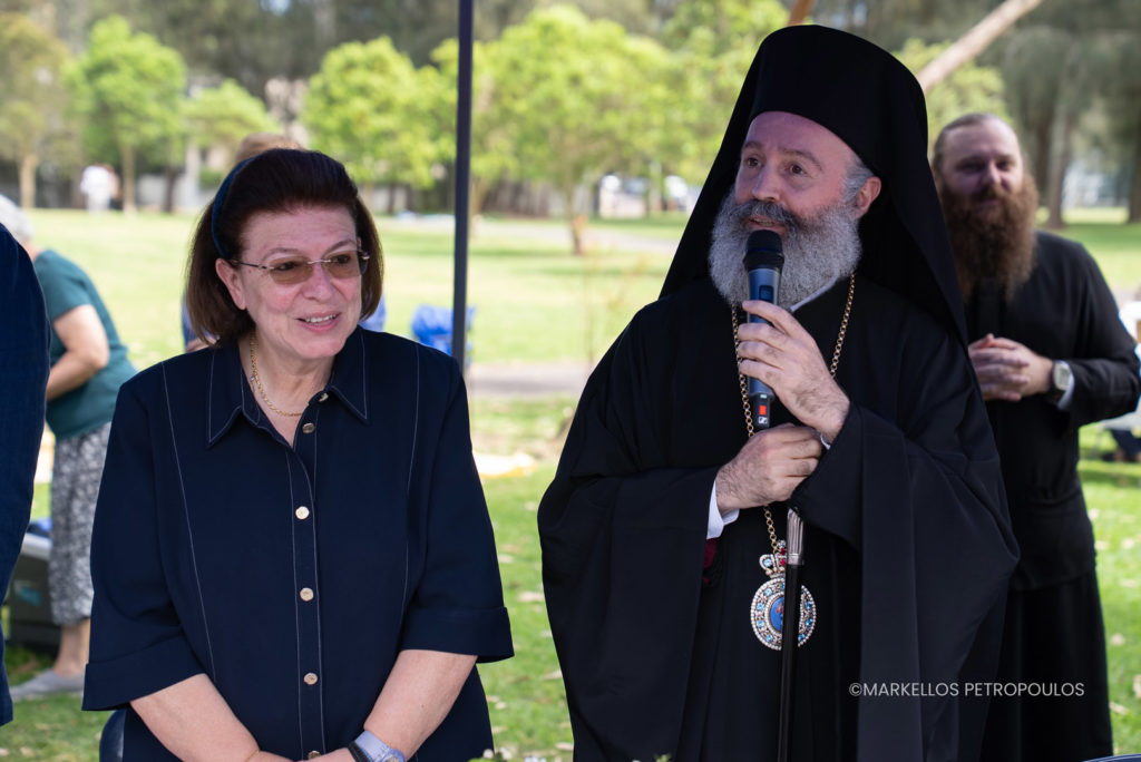 Ο Αρχιεπίσκοπος Αυστραλίας Μακάριος και η Λίνα Μενδώνη σε εκδήλωση των Κατηχητικών της Νέας Νοτίου Ουαλίας