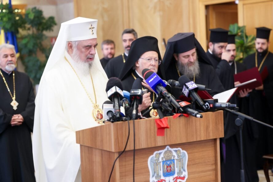 Patriarch Daniel welcomes Ecumenical Patriarch Bartholomew at Bucharest airport: A moment of great blessing