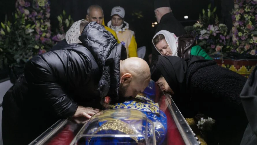 Over 24,500 pilgrims venerate relics of Saint Parascheva as Iași pilgrimage begins