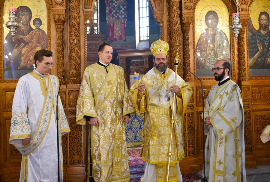 Χειροτονία διακόνου από τον Μητροπολίτη Μαρωνείας και Κομοτηνής