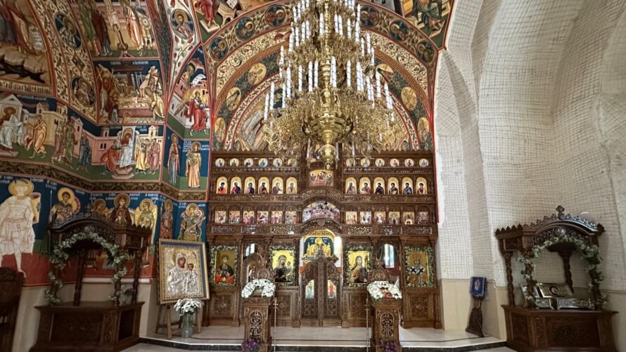 Τοποθετήθηκε το τέμπλο του Καθεδρικού Ναού στο Καχούλ