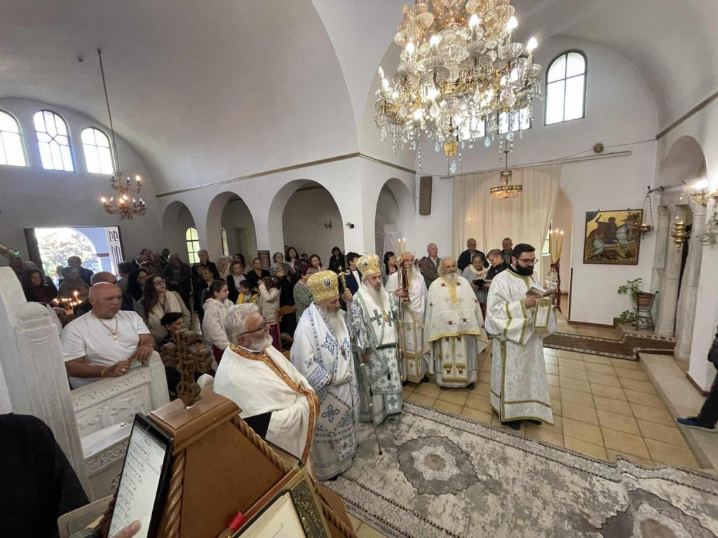 Ο Αρχιεπίσκοπος Ιόππης Δαμασκηνός συλλειτούργησε με τον Μητροπολίτη Αργυροκάστρου στο Δέλβινο