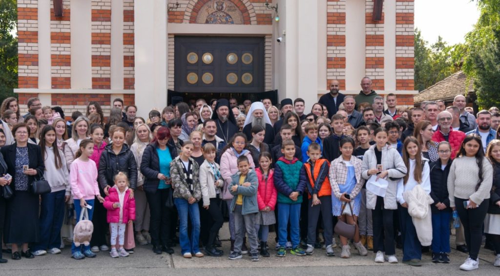 Патријарх Порфирије богослужио у храму Светог кнеза Лазара у Земун пољу