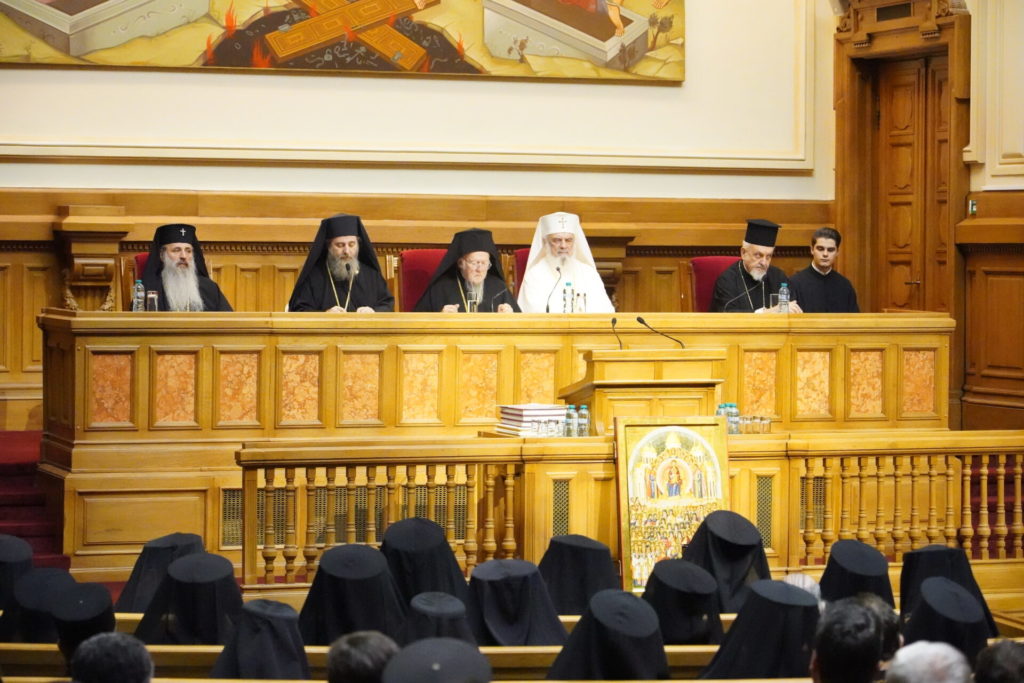 Ο Οικουμενικός Πατριάρχης από το Βουκουρέστι προς τις “άτακτες φωνές” που αμφισβητούν την ευθύνη της Μητρός Εκκλησίας