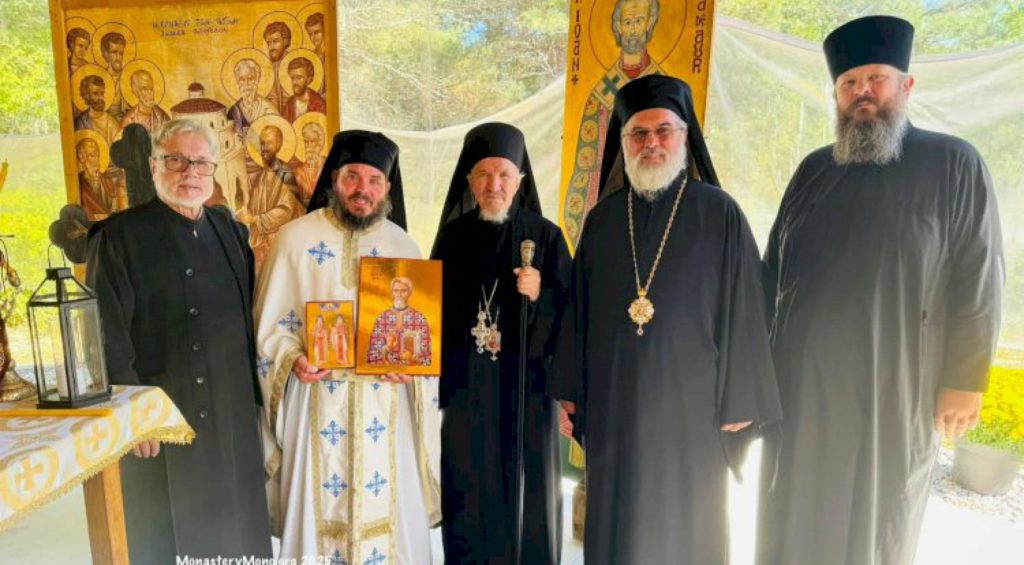 Канада: Митрополит Митрофан богослужио у румунском манастиру Светог Крста