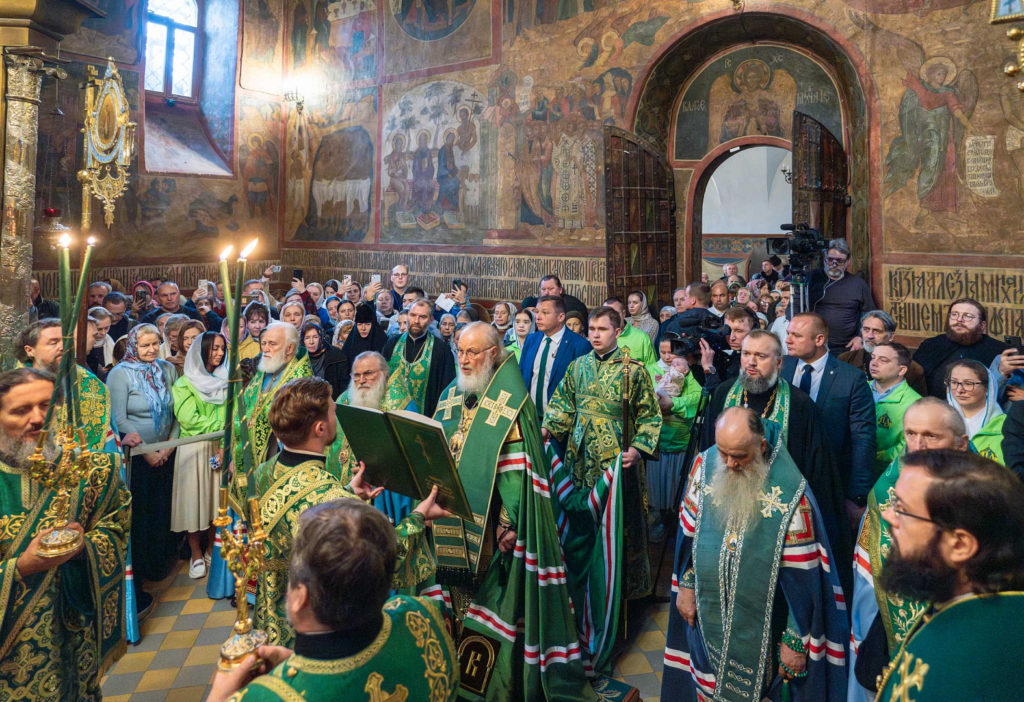 В день памяти преподобного Сергия Радонежского Предстоятель Русской Церкви совершил Литургию в Успенском соборе Троице-Сергиевой лавры
