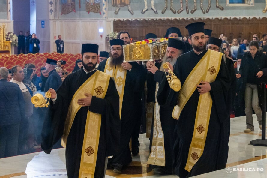 Βουκουρέστι: Το ιερό λείψανο του Αγίου Δημητρίου του Νέου μεταφέρθηκε στον Εθνικό Καθεδρικό Ναό