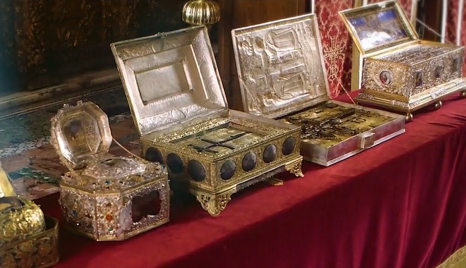 Τα Άγια Λείψανα