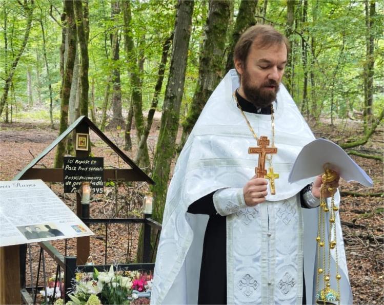 В Эльзасе совершена заупокойная лития на отреставрированном месте захоронения советских солдат