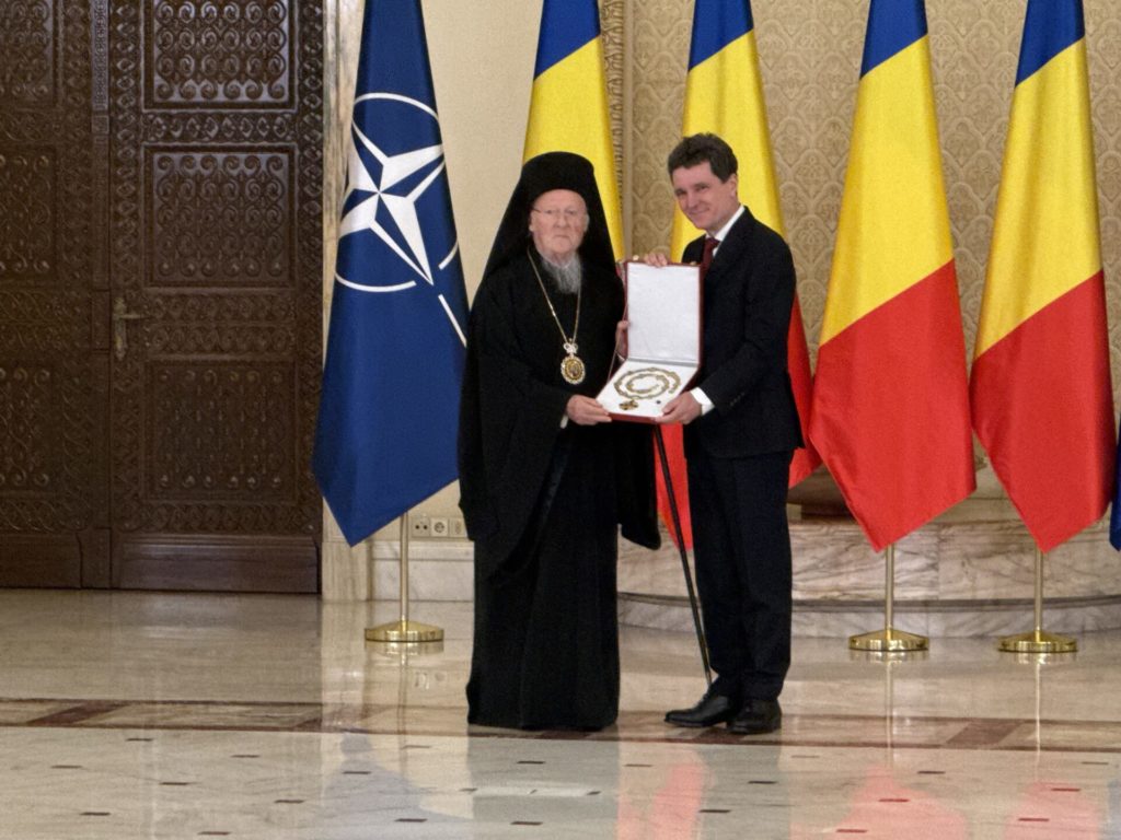 Ο Πρόεδρος της Δημοκρατίας της Ρουμανίας απένειμε στον Οικουμενικό Πατριάρχη το ανώτατο εθνικό παράσημο της χώρας