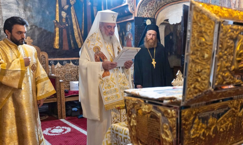 Ο Πατριάρχης Ρουμανίας καθαγίασε τη λειψανοθήκη του Αγίου Δημητρίου Στανιλοάε