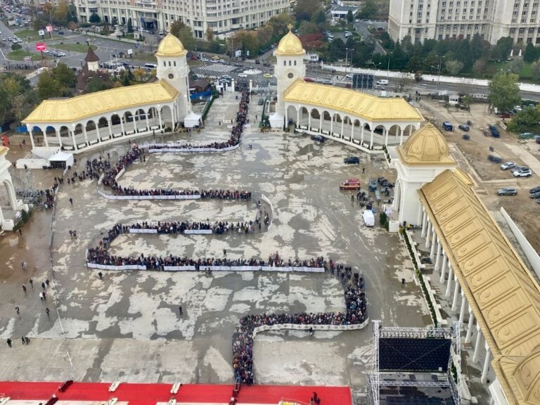 Περισσότεροι από 40.000 προσκυνητές στον Εθνικό Καθεδρικό Ναό Βουκουρεστίου