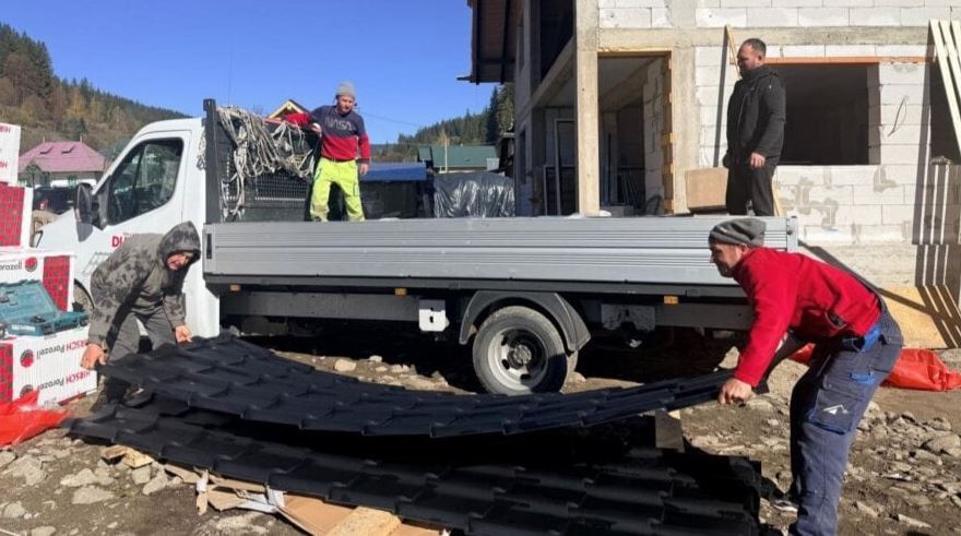 Η Αρχιεπισκοπή Ρώμαν και Μπακάου υποστηρίζει την κατασκευή κατοικιών για οικογένειες που επλήγησαν από πλημμύρες