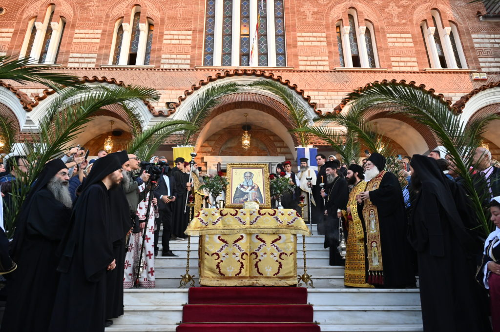 Πάνδημη υποδοχή Τιμίας Κάρας Αγίου Γρηγορίου του Θεολόγου στον Άγιο Δημήτριο Αττικής (ΒΙΝΤΕΟ)