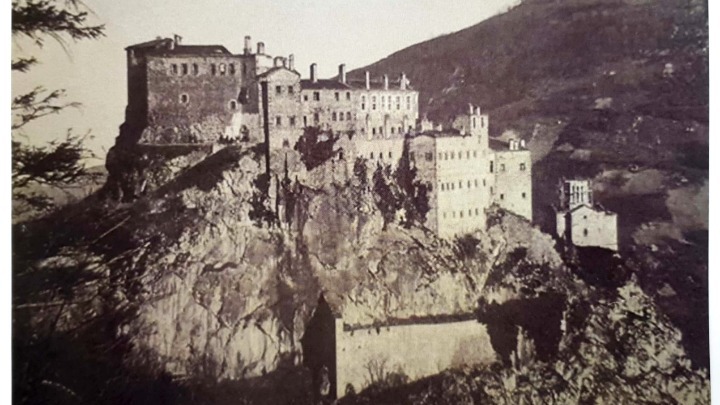 Τα κειμήλια της Ιεράς Πατριαρχικής και Σταυροπηγιακής Μονής Αγίου Γεωργίου Περιστερεώτα σ’ έναν τόμο