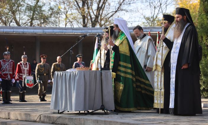 Българският патриарх Даниил ще отслужи панихида по повод Архангелова задушница и ще вземе участие в тържествата по повод Деня на народните будители