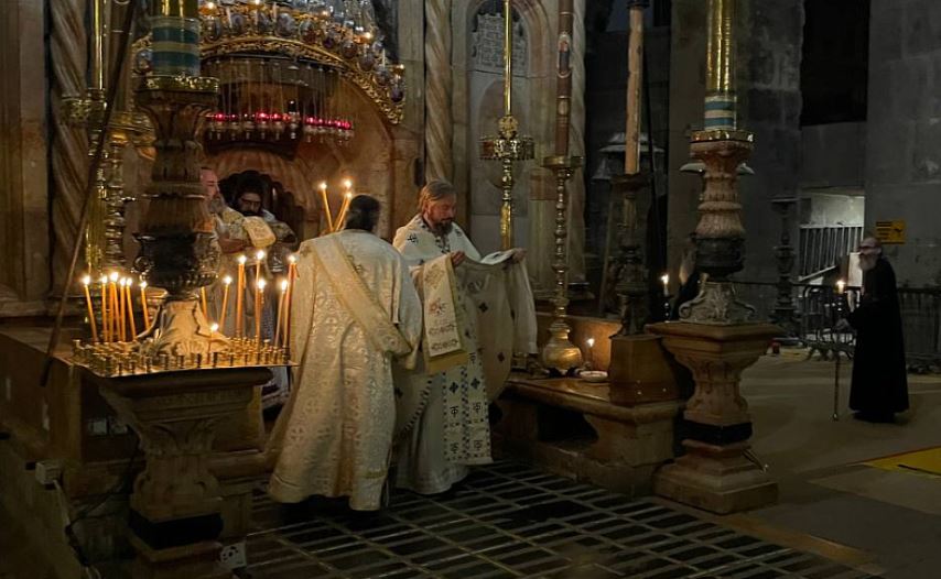 Духовенство Русской духовной миссии приняло участие в воскресной Литургии на Гробе Господнем
