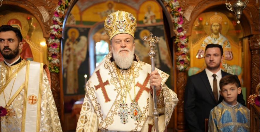 160 de ani de la sfințirea unei biserici ialomițene: PS Vincențiu a oficiat Liturghia de sărbătoarea Sf. Parascheva