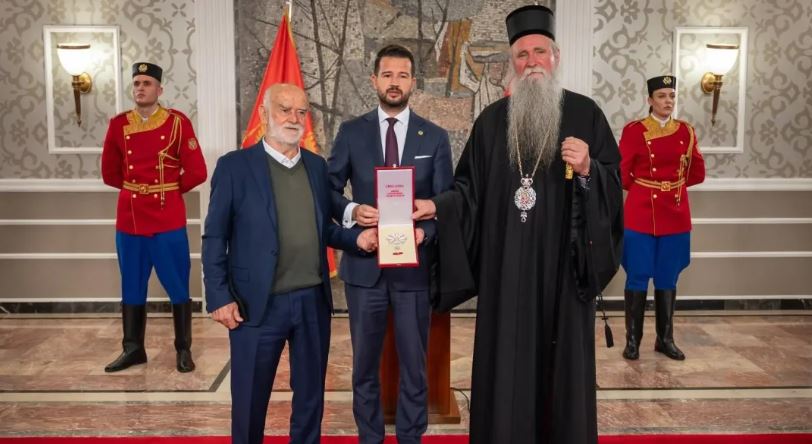 Предсједник Милатовић додијелио постхумно Орден Црногорске велике звијезде митрополиту Амфилохију