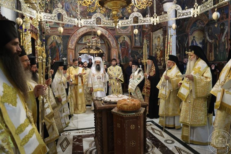 Заупокойни богослужения за Българския патриарх Максим в Троянския манастир