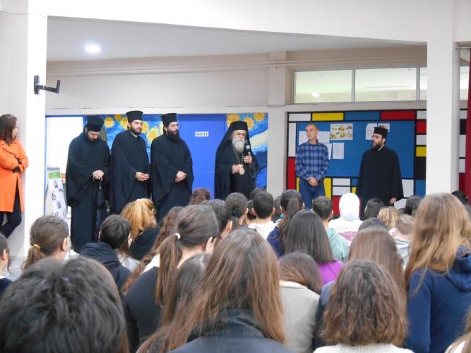 Επίσκεψη του Μητροπολίτη Ηλείας στο 5ο Δημοτικό Σχολείο, στο 4ο Νηπιαγωγείο και στο 3ο Γυμνάσιο Αμαλιάδας