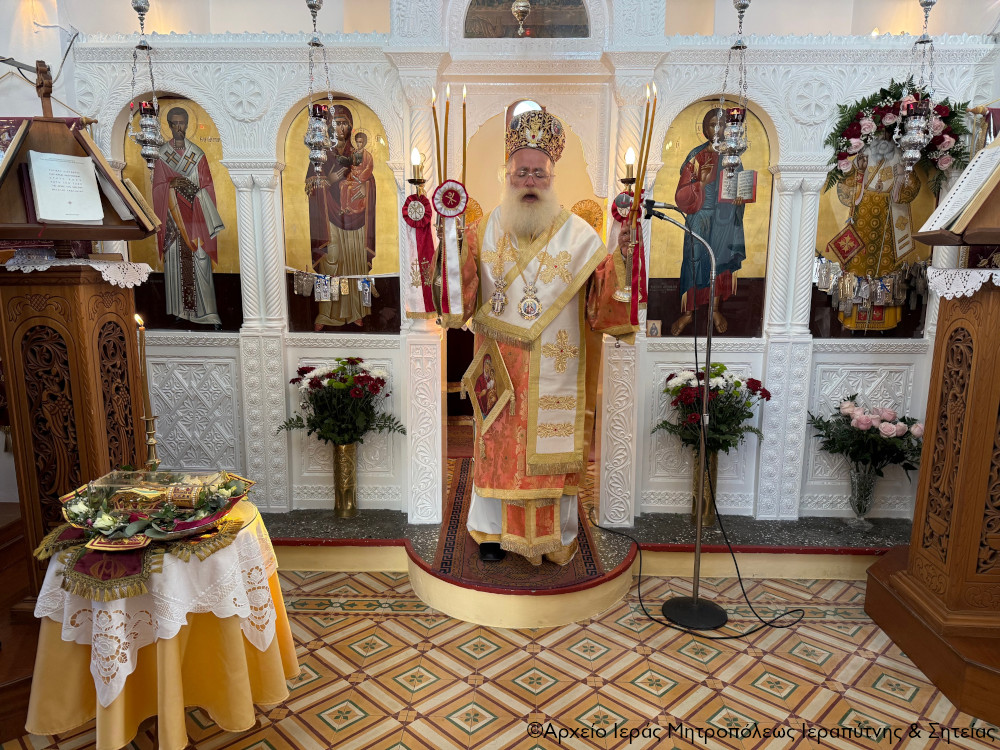 O Iεραπύτνης Κύριλλος στον πανηγυρίζοντα Ιερό Ναό Αγίου Νεκταρίου στον Αγκαθιά Παλαικάστρου Σητείας