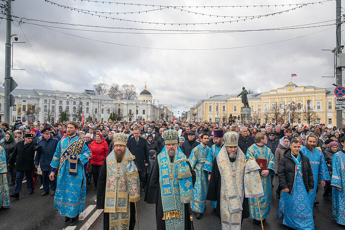 Thousands participate in Tver’s city-wide procession for Kazan Icon