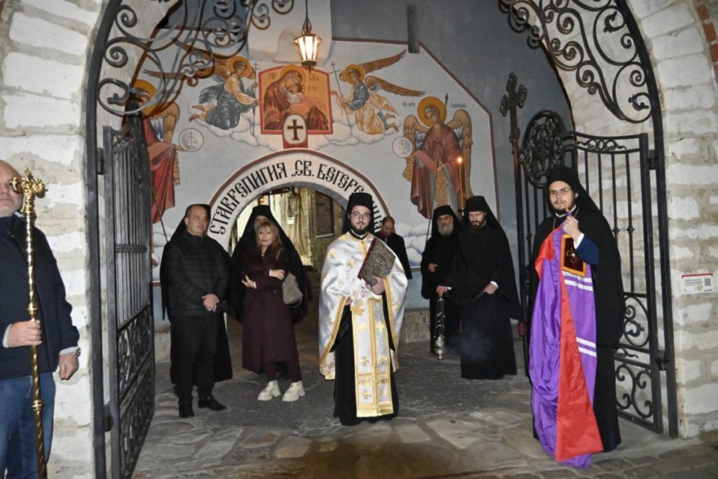 Празнична архиерейска света литургия в Бачковската обител пред мощите и лични вещи на св. Гавриил Ургебадзе