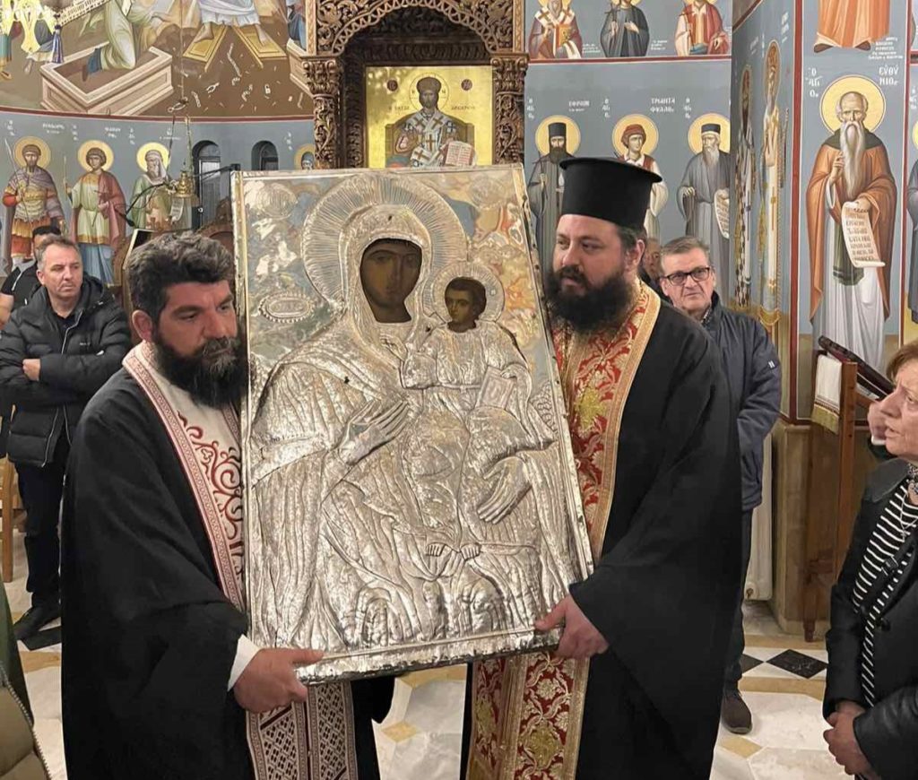 Επέστρεψε στον Θρόνο της η Παναγία η Αντίνιτσα