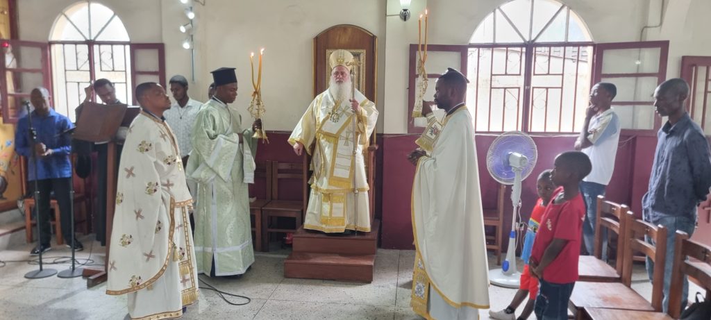 Ο Μητροπολίτης Κινσάσας στην Ενορία της Παναγίας Άξιον Εστίν στο Κιγκασάνι