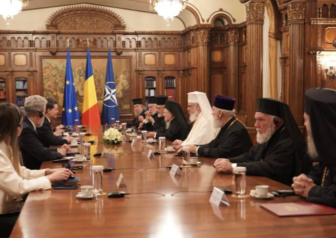 فخامة رئيس جمهورية رومانيا  يمنح ابانا البطريرك المسكوني ارفع وسام في البلاد