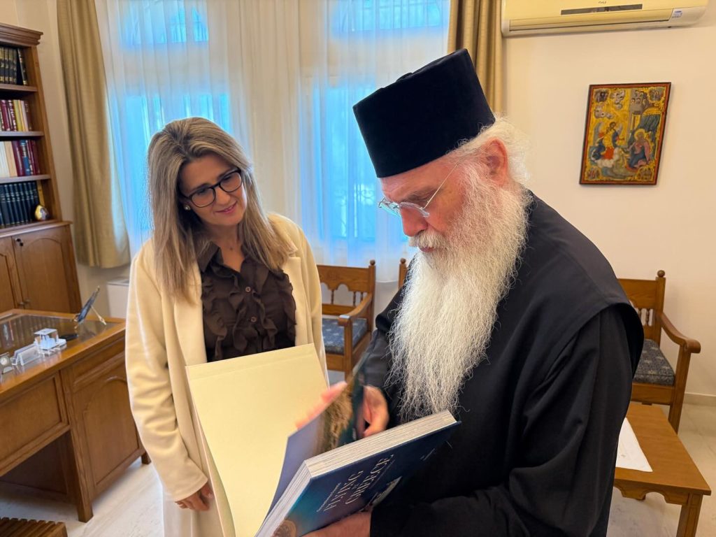 «Ένα σπάνιο παράδειγμα ανθρώπου» – Η Σοφία Μάνου για τον Μητροπολίτη Μεσογαίας Νικόλαο