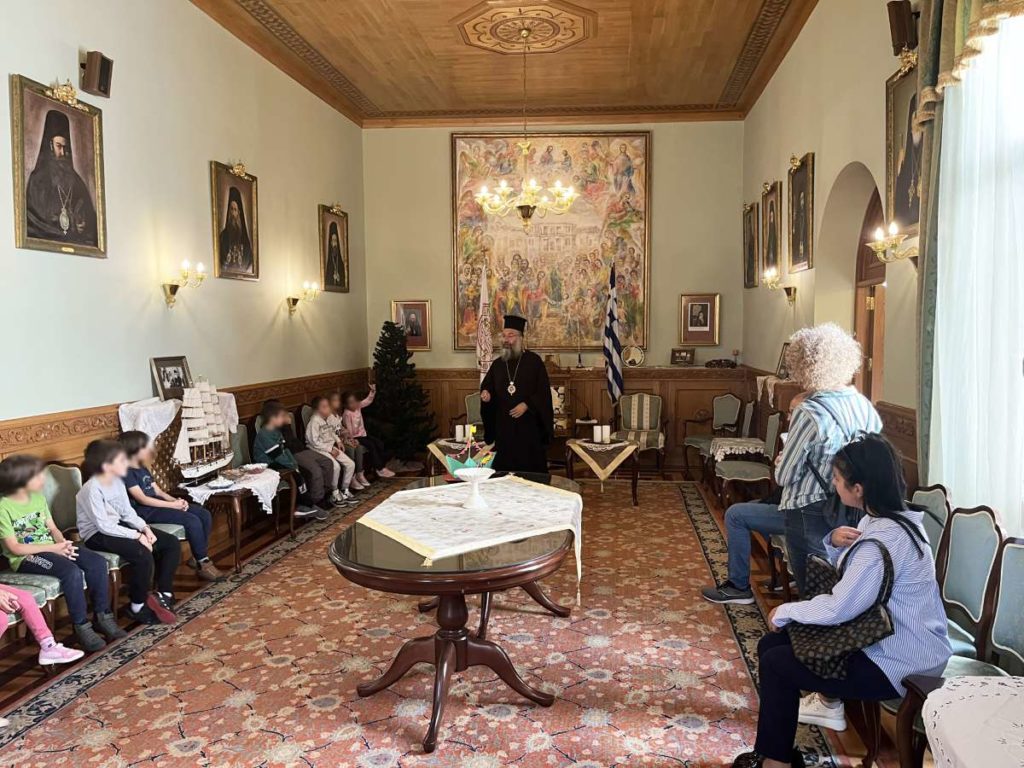 Χριστουγεννιάτικος στολισμός στη Μητρόπολη Ρεθύμνης