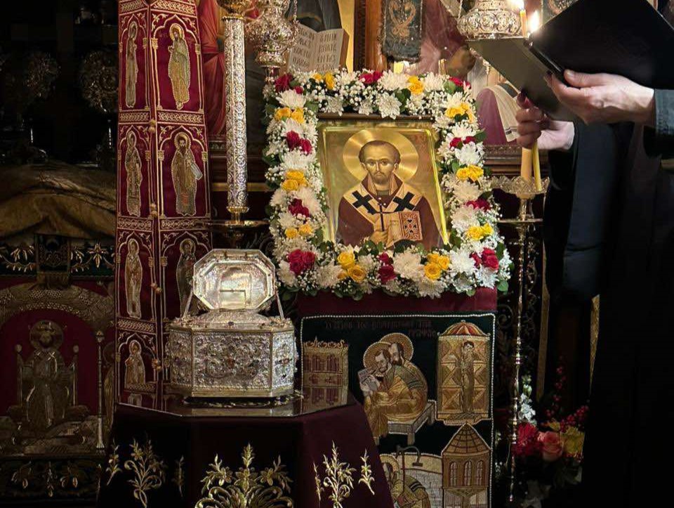 Η Κάρα του Αγίου Ιωάννου του Χρυσοστόμου στην ομώνυμη Ιερά Καλύβη της Ι.Μ. Κουτλουμουσίου (ΦΩΤΟ)