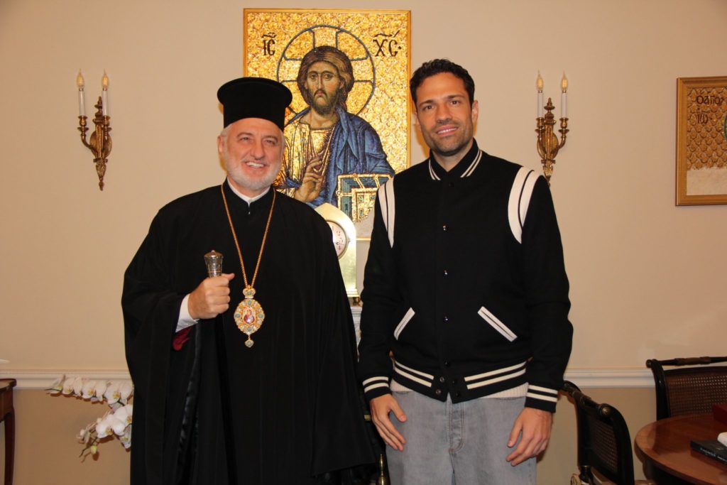 Ο Αρχιεπίσκοπος Αμερικής συναντήθηκε με τον δημοφιλή τραγουδιστή Κωνσταντίνο Αργυρό