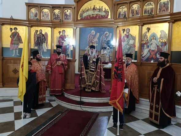 U krye Shërbesa e Dhoksologjisë Flamurit në Katedralen “Ngjallja e Krishtit”, Gjirokastër