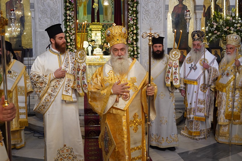 Η πρώτη Θεία Λειτουργία του νέου Ποιμενάρχη Παύλου στον Καθεδρικό Ναό Κορίνθου (ΦΩΤΟ)