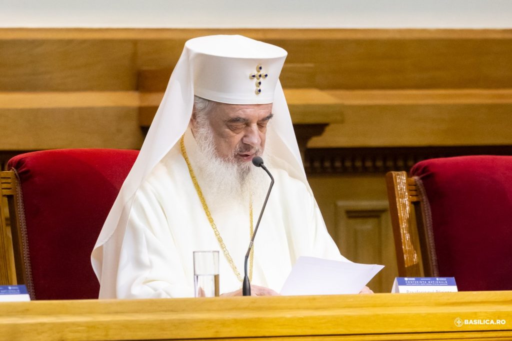Icoana ortodoxă, loc de întâlnire cu sfinții în rugăciune: Patriarhul Daniel la Conferința Națională de pictură bisericească