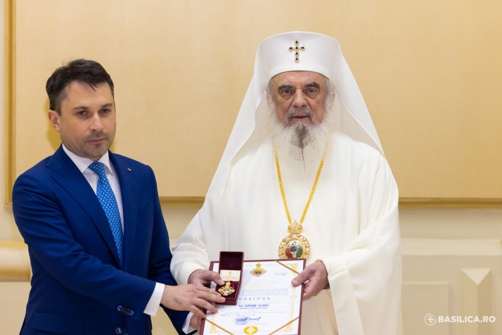 Patriarhul Daniel a acordat Ordinul „Credință și Comuniune” celor implicați în sfințirea Catedralei Naționale