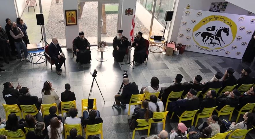 O Γέρων Εφραίμ Βατοπαιδινός στο Διεθνές Σχολείο “Άγιος Γεώργιος” στην Τιφλίδα (ΒΙΝΤΕΟ)