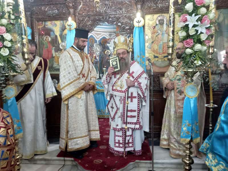 Είσοδος στα Άγια των Αγίων για νέο Διάκονο στην Ι.Μ. Χίου