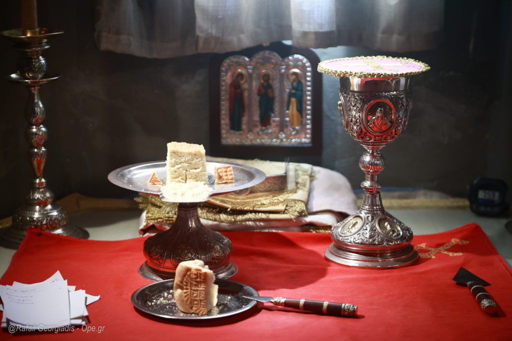 Όρθρος και Θεία Λειτουργία από τον Ιερό Ναό Αγίου Γεωργίου Παπάγου – Ψάλλει η Ελληνική Βυζαντινή Χορωδία (ΒΙΝΤΕΟ)