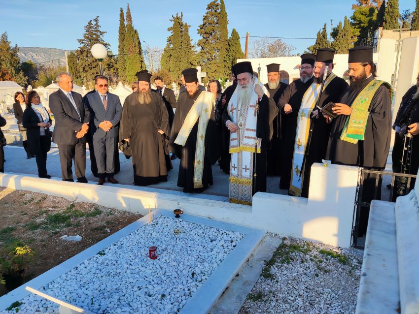 Ο Κορίνθου Παύλος τέλεσε Τρισάγιο επί του τάφου του προκατόχου του κυρού Διονυσίου