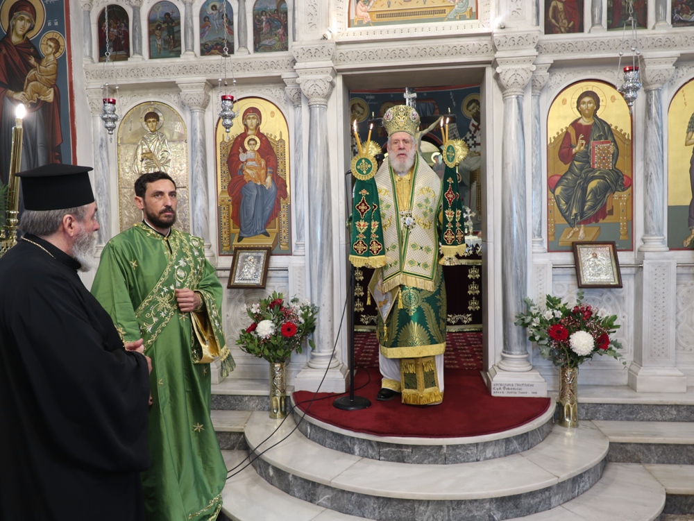 Ο Μητροπολίτης Σύρου στον πανηγυρίζοντα Ιερό Ναό Αγίου Φιλίππου στο Μπατσί της Άνδρου